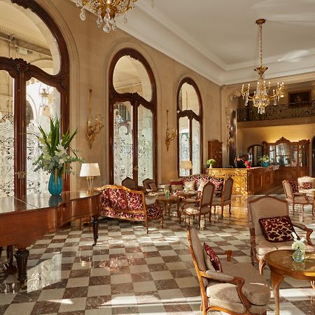 Hotel Regina Louvre Paris Exterior foto The lobby