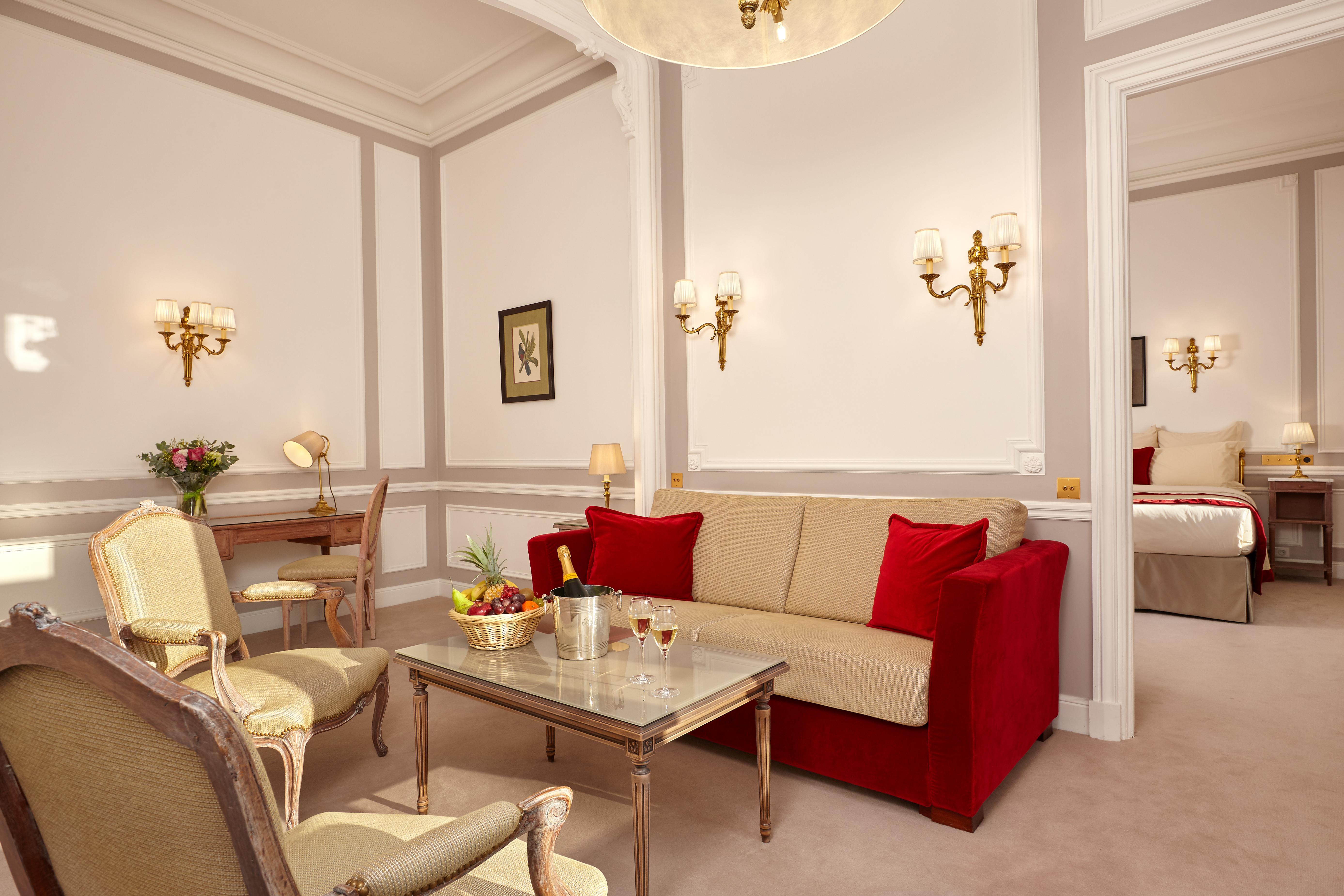 Hotel Regina Louvre Paris Exterior foto A suite at the hotel