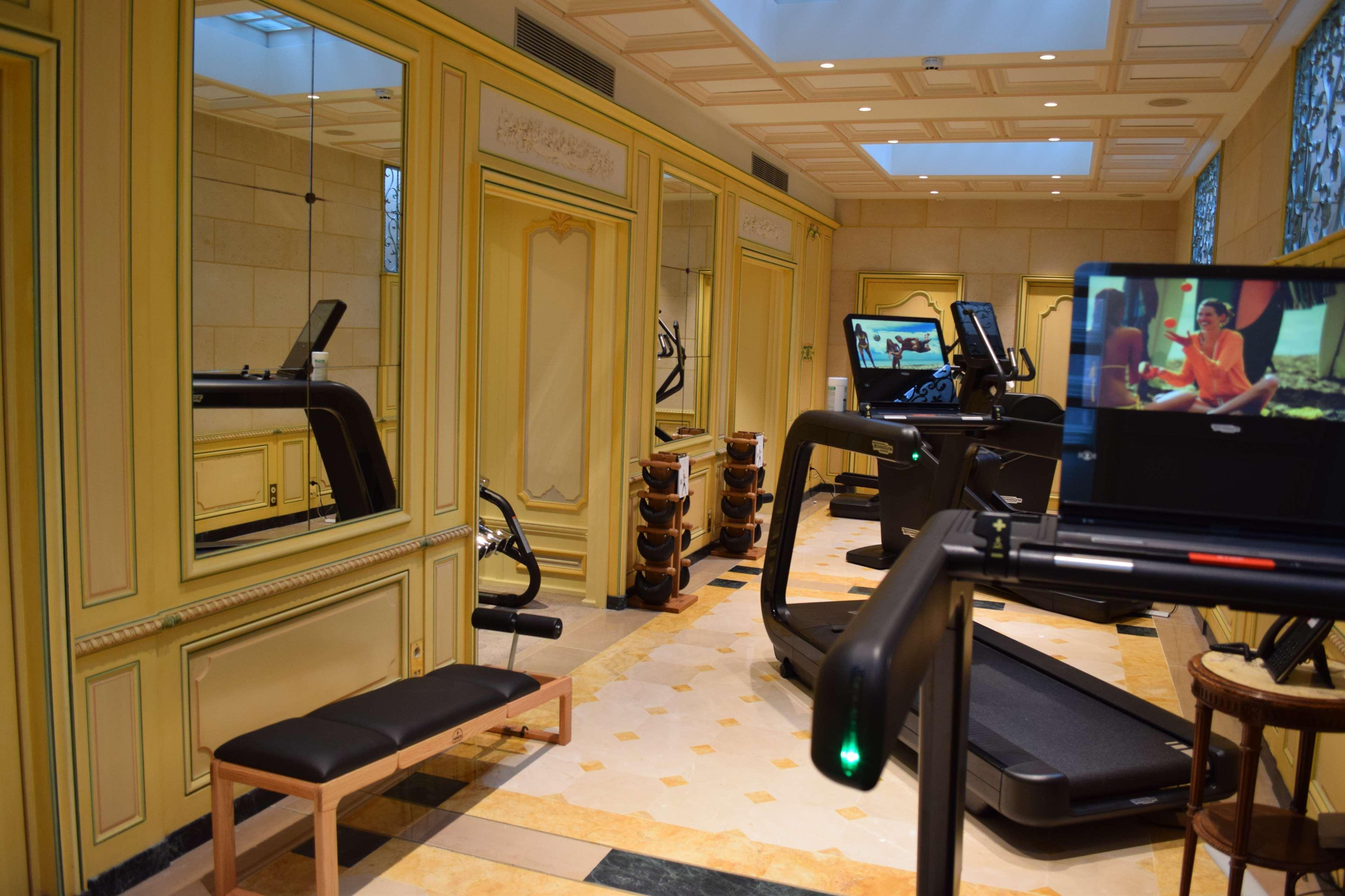 Hotel Regina Louvre Paris Exterior foto The gym