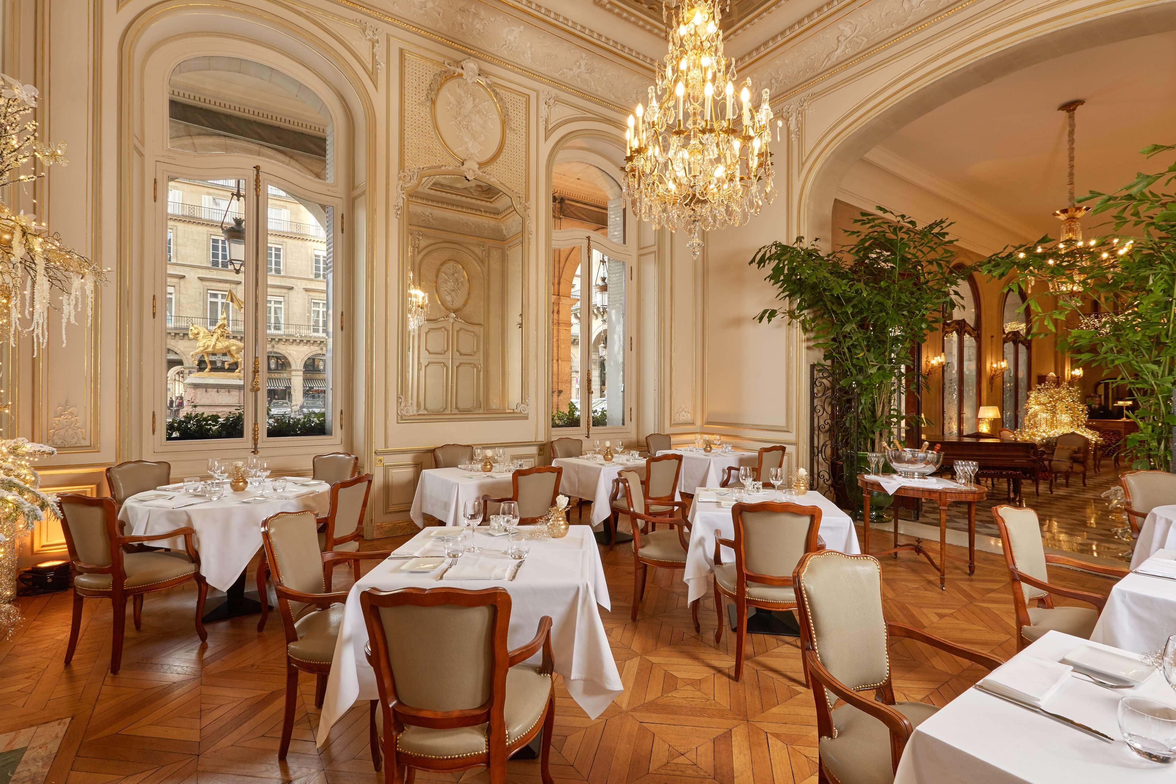 Hotel Regina Louvre Paris Exterior foto The interior of the restaurant