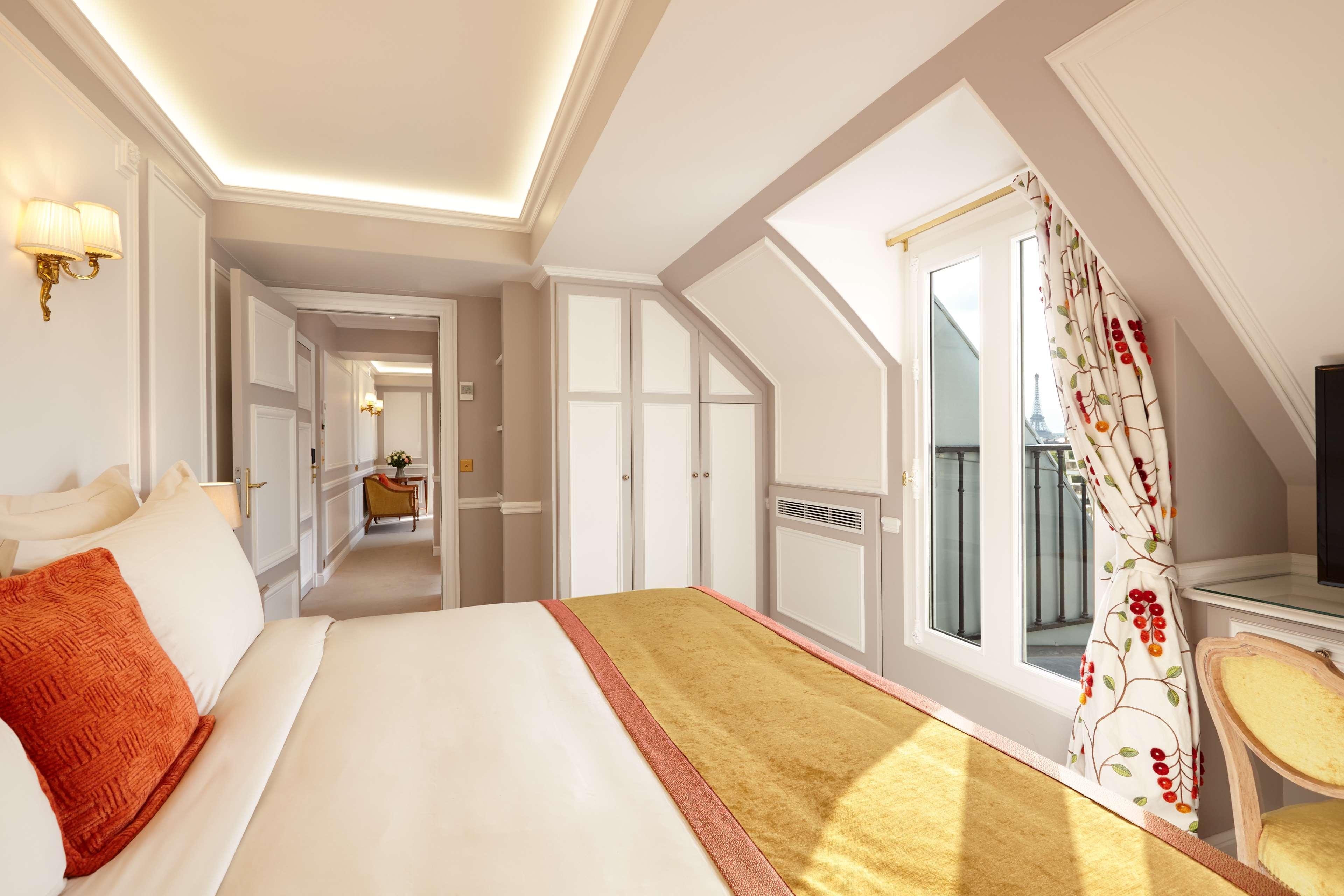 Hotel Regina Louvre Paris Exterior foto The bedroom