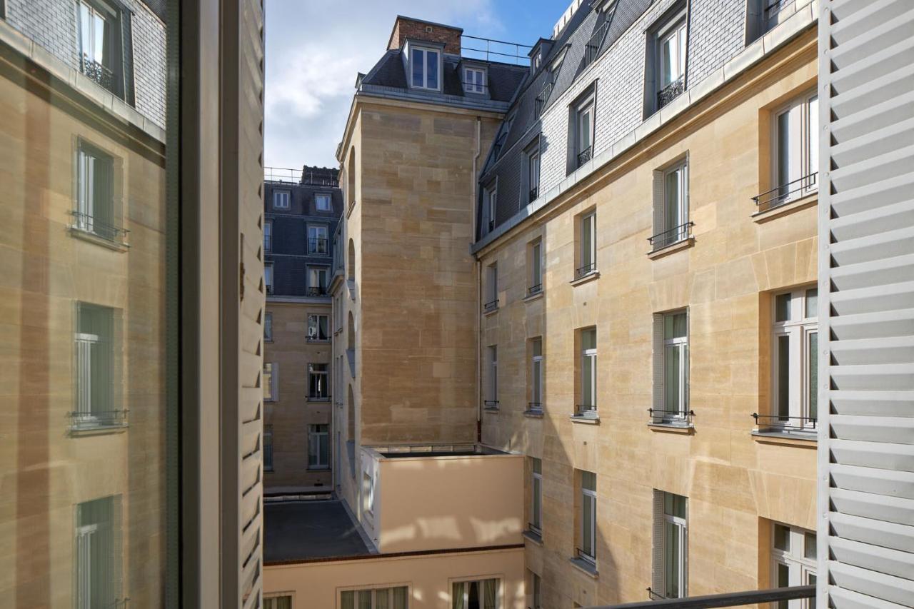Hotel Regina Louvre Paris Exterior foto The courtyard of the Hôtel de Matignon