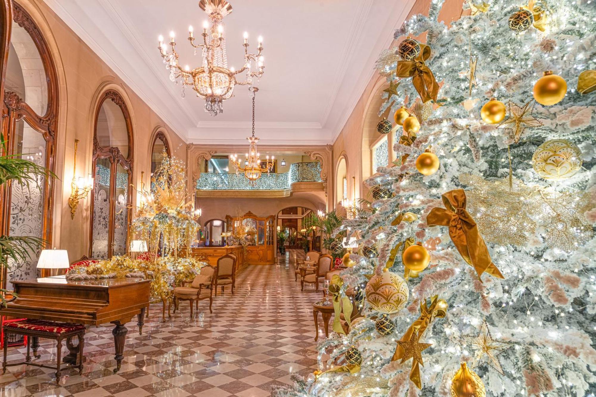 Hotel Regina Louvre Paris Exterior foto The lobby of the hotel