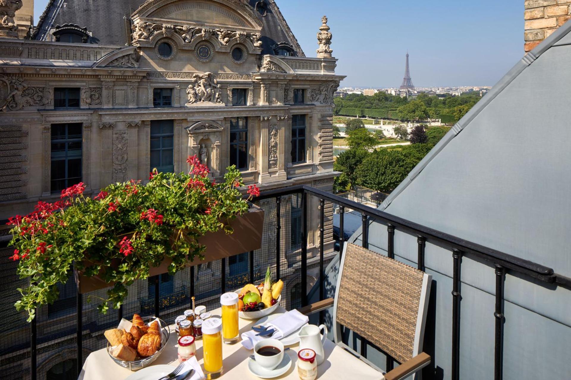 Hotel Regina Louvre Paris Exterior foto Breakfast at the Hotel de Crillon