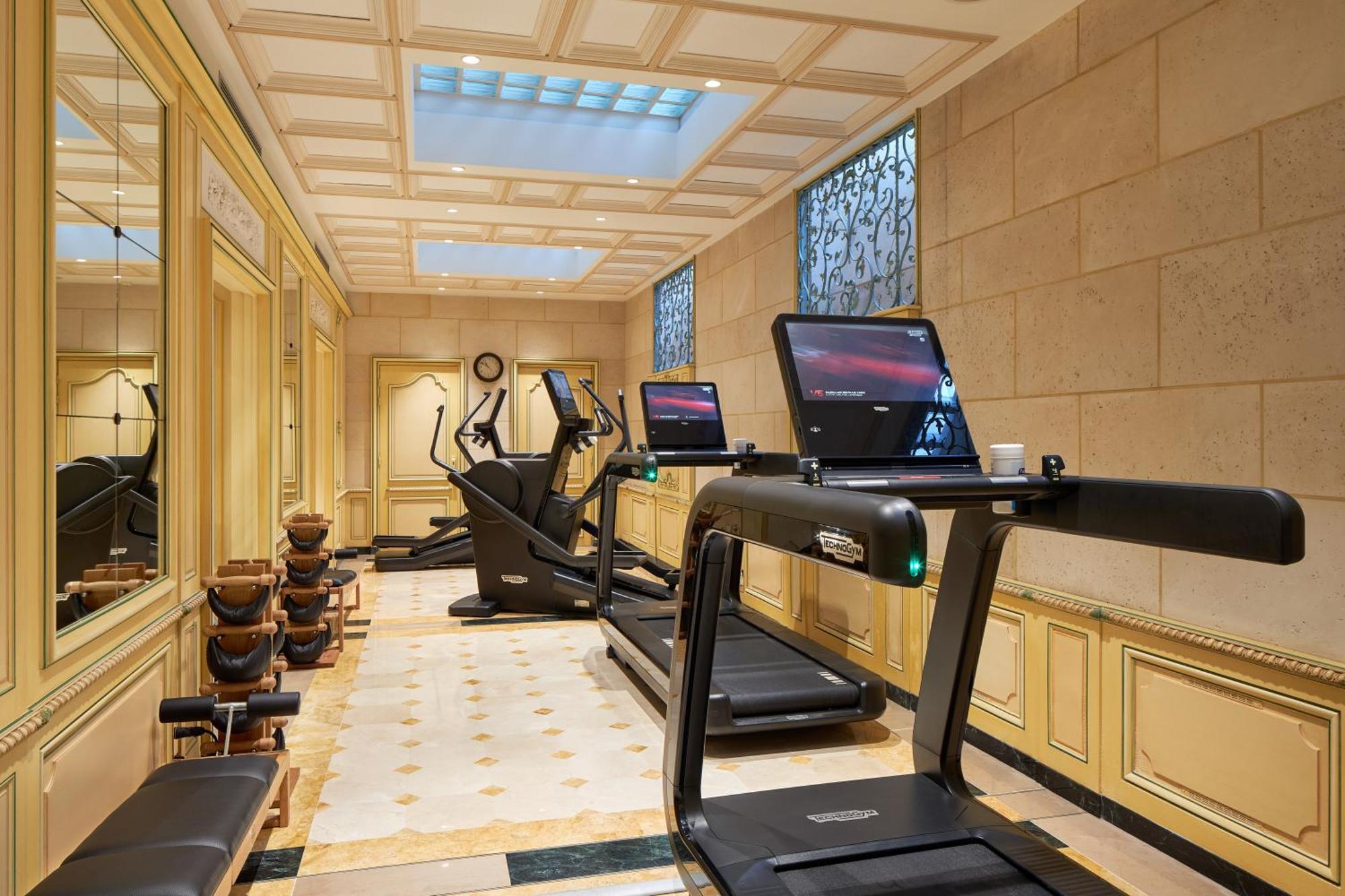Hotel Regina Louvre Paris Exterior foto The gym at the Mandarin Oriental, Paris
