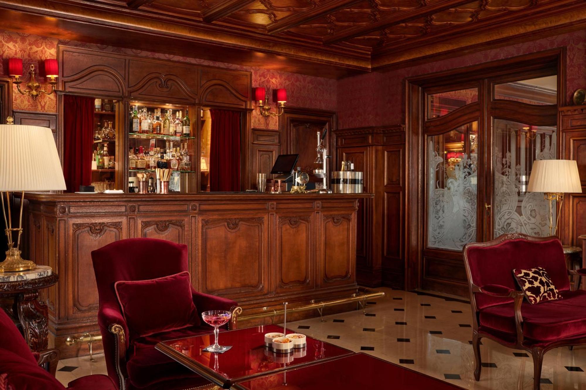 Hotel Regina Louvre Paris Exterior foto The bar at the Savoy