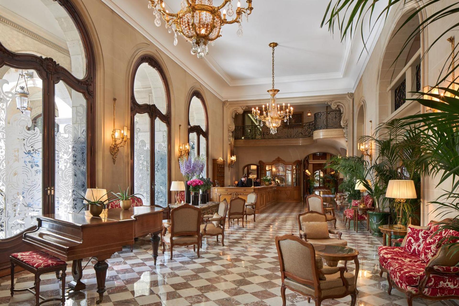 Hotel Regina Louvre Paris Exterior foto The lobby of the hotel